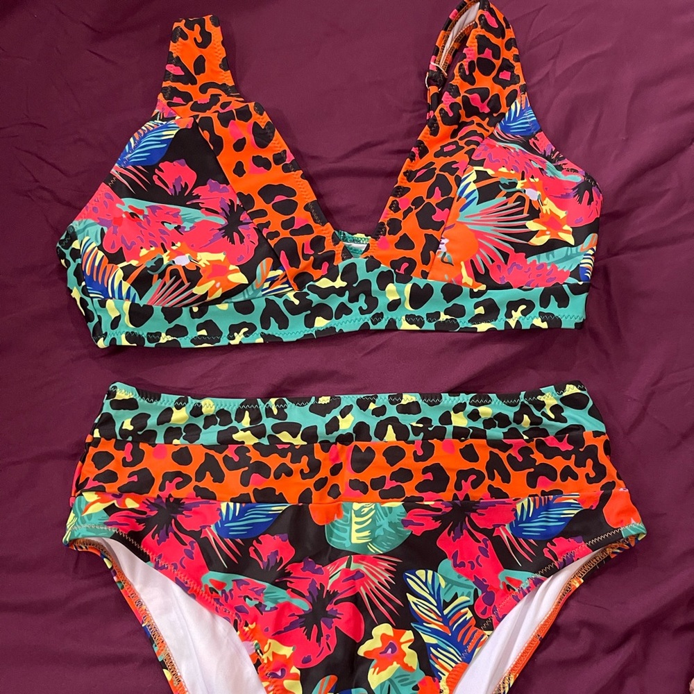 Brand new Popvil two piece. Never worn.